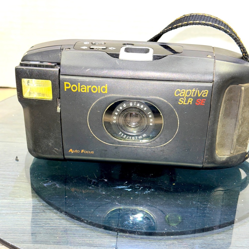 Vintage Polaroid Captiva SLR SE Instant 95 Film Camera Auto Focus Black